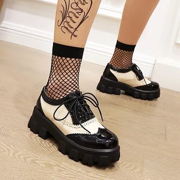 Дышащие женские туфли-лодочки с подкладкой из полиуретана, подчеркивающие цвет подошвы, Новые весенние туфли на шнуровке из яркой лакированной кожи