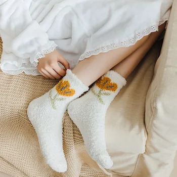 Зимние Теплые Удобные Носки с рисунком милых тюльпанов, модные носки из кораллового бархата с рюшами, Удобные женские чулочно-носочные изделия средней длины